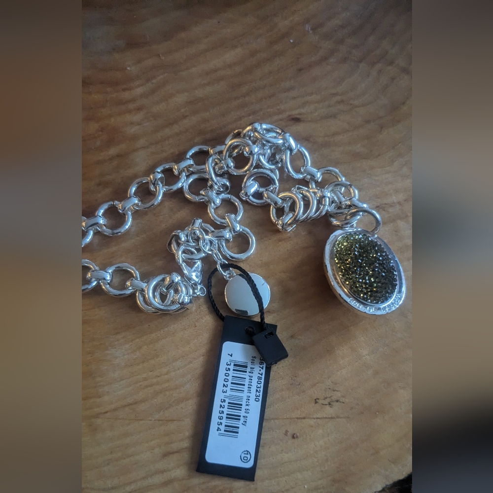 Snö of Sweden crystal necklace